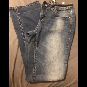 LEI Jeans. Curvy Boot.